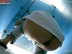 asian girls go to toilet.317