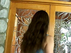 Legged street slut controls every aspect of the art of love