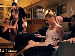 Hook-up and anal sex with gorgeous babes