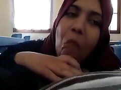 Malay mom gives blowage to stepson
