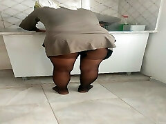 Turkish mature hijab damsel village house cleaning the kitchen 