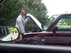 Preview milf Ava has car trouble and gives a nasty oral