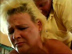 MILF fucked in the donk