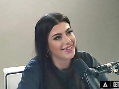 UP CLOSE - How Women Orgasm With The Fetching Gal Ritchie! SOLO FEMALE Masturbation! FULL SCENE