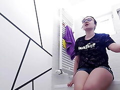 Solo girl secretly jerking while visiting parents!!!