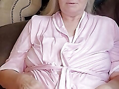 Hot Milf Jacks Til She Cums!