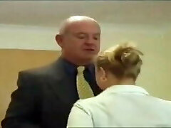 Officier de Police enquête sur baise & éjacule sur le visage