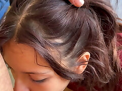 baiser la gorge profonde et la chatte d'une écolière adolescente et doucher ses gros seins de sperme