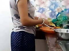 Wife ko red saree pe kitchen main hook-up Kiya