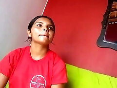 Vendedora gatinha olhando meu volume gostou de ver bulge