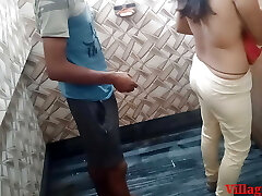 Girlfriend ko bathroom PE dabake chudai