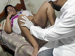 un gynécologue clandestin rencontre sa patiente chaude et la fait jouir dans un jet