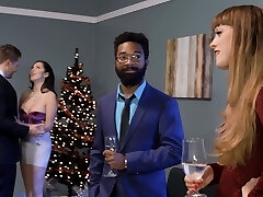 mia malkova portant des talons hauts se fait baiser en levrette