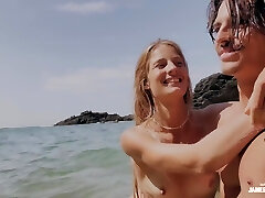 She Made Me Spunk In Less Than A Min At The Public Beach