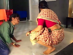 Sexy indian bhabi bare. Full video.