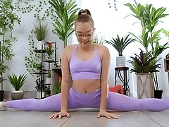 Anal loving sweetie Katie Kush enjoys getting boinked by a stud