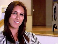 rilynn rae aux seins naturels se fait plaisir par son petit ami