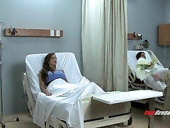 Cheating dame caught crimson handed kissing her side dude in their matrimonial living bedroom