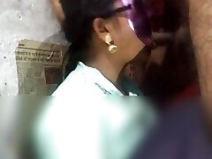 Desi Village damsel ko aapna lund ka pani pilaya