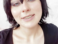 You and Mavis are alone in Dracula's castle and she wants you to pulverize her and jism deep in her slit on Halloween