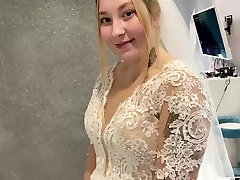 Russian married duo could not resist and fucked right in a wedding dress.