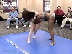 Thick girls grapple (catfight)