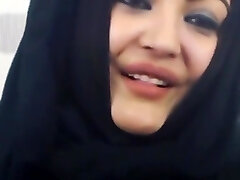 Muslim babe displaying off the goods Muslim babe displaying off the goods