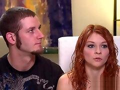 les couples échangistes amateurs sont prêts à choisir leur prochain partenaire sexuel pour ce soir orgie chaude