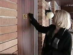 Une fessée à tâtons femelles 2