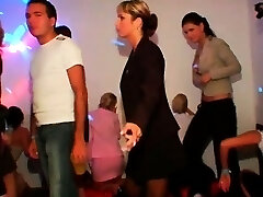 Après gloryholes ces filles excitées part4