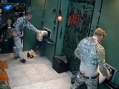 des garçons de l'armée baisent pendant leur temps libre des garçons de l'armée baisent pendant leur temps libre