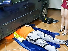 femme au gros cul cocu avec un mécanicien privé