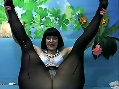 une salope mature brune aux cheveux courts plutôt flexible a apprécié son fisting une salope mature brune aux cheveux courts plutôt flexible a apprécié son fisting