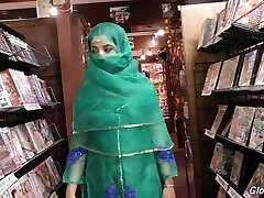 Hot Pakistani woman Nadia Ali sucks ginormous dick in the glory hole room