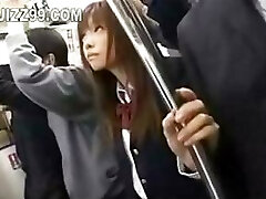 écolière japonaise creampie baisée dans le train 03