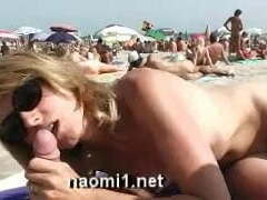 naomi1 mamada en la playa