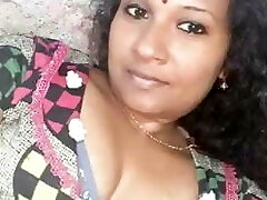Trichy cheating housewife showing nude body to her mate