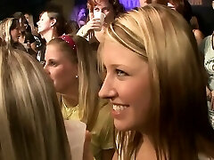 Beaucoup d'oral-stimulation de blondes Beaucoup d'oral-stimulation de blondes