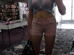 la nympho anny aurora prend la bbc glory hole dans son anus