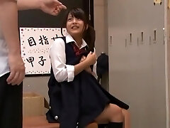 adolescent écolière obtient cloué par l'enseignant cornée