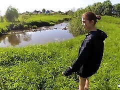 реальный открытый секс на берегу реки после купания-пов по mihanika69