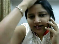 putain indienne à gros fond avec des seins affaissés met un bon spectacle