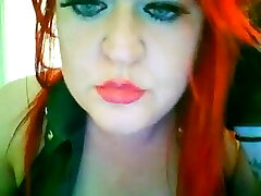 Des gants en cuir, katex et le fumage à chaud rousse 