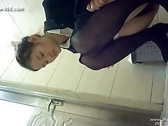chinese girls go to restroom.121