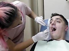加拿大只在GuysGoneGynocom上获得卫生员Channy Crossfire的牙科检查！