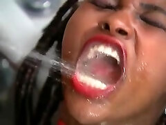 Chica caliente en spandex video porno interracial con mierda