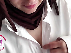 मुस्लिम लड़की & # 039;स्तनों