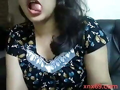 indio aunty con grande tetas haciendo vídeo chat con novio