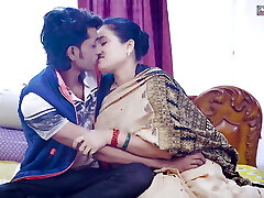 Desi Indian Sauteli Maa apne chhote bete ko Chodne Ki instructing deti hai Full Vid