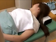 Tetona Japonesa adolescente jodido en voyeur de masaje erótico de la película
